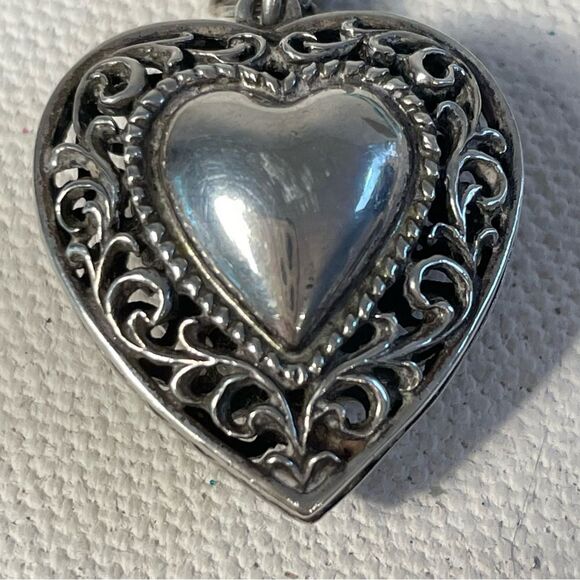 Vintage sterling silver filigree heart on sterling silver chain - Picture 10 of 12